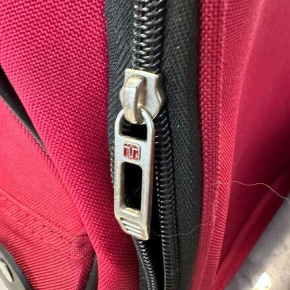 Tag Rolling Duffel Travel Suitcase with Extendable Handle and Toiletry Case Red - Picture 5 of 6